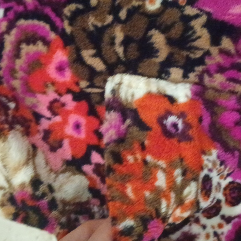 Vera Bradley Hooded/Belted Plush Floral Robe - Picture 3 of 6